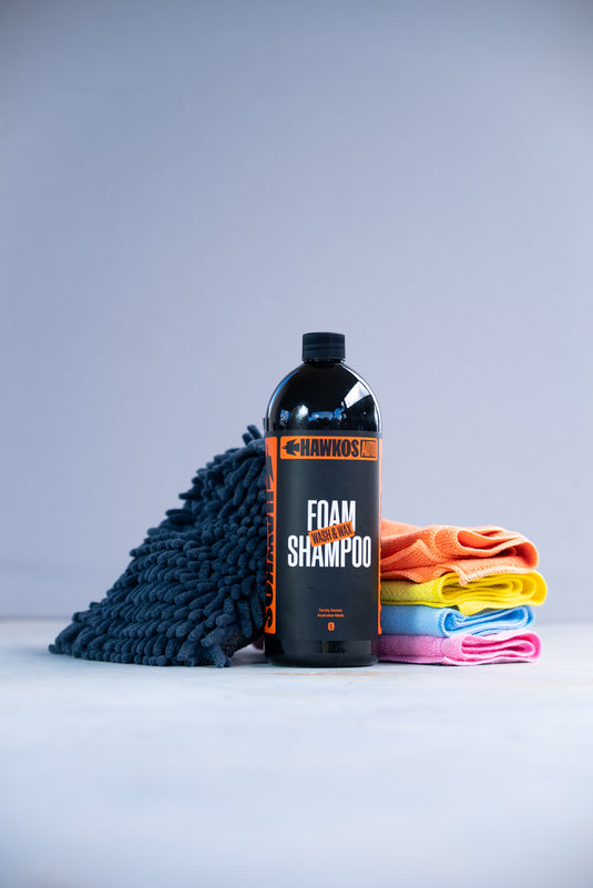 Hawkos Everyday Wash Kit with foam shampoo, wash mitt and microfibres